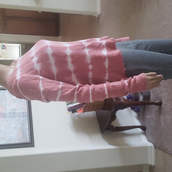 Knox Rose m tie dye heart beats overlap back hem unique stitch knots sweater - Picture 5 of 7